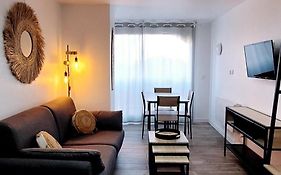 Studio Renove 200 M De La Plage Avec Parking Prive